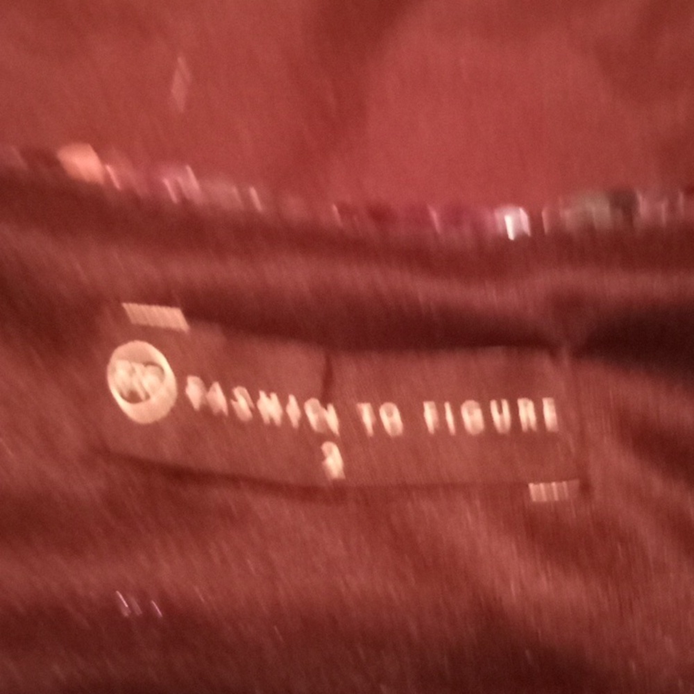 FASHION TO FIGURE - Picture 3 of 4